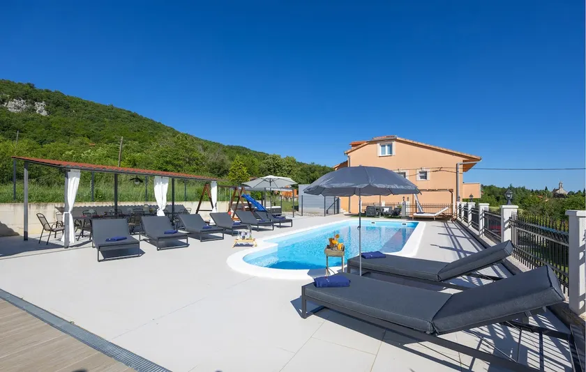 Nice Home in Sinj With 5 Bedrooms, Wifi and Outdoor Swimming Pool - Image 1