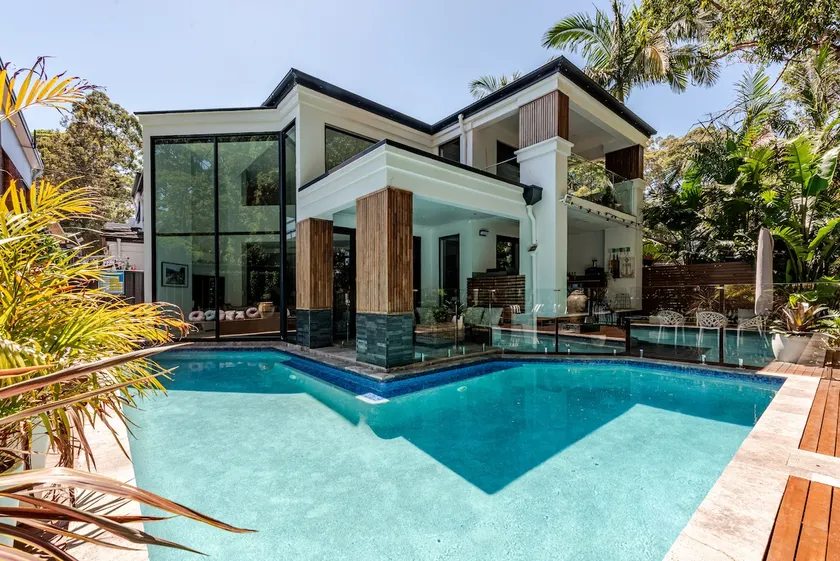 Lake house with pool and theatre room - Image 1