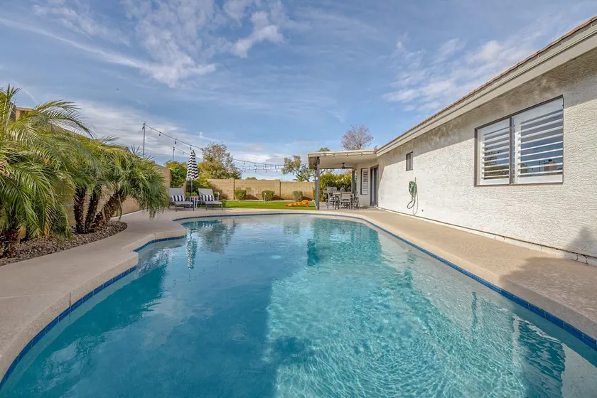 Splinterny, komplet renoveret Gilbert Sanctuary med pool - Image 1
