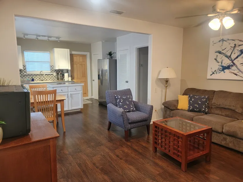 Freshly remodeled, completely updated 2 bed house - Image 1