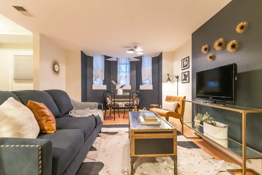 Chic Downtown Denver Retreat - Image 1