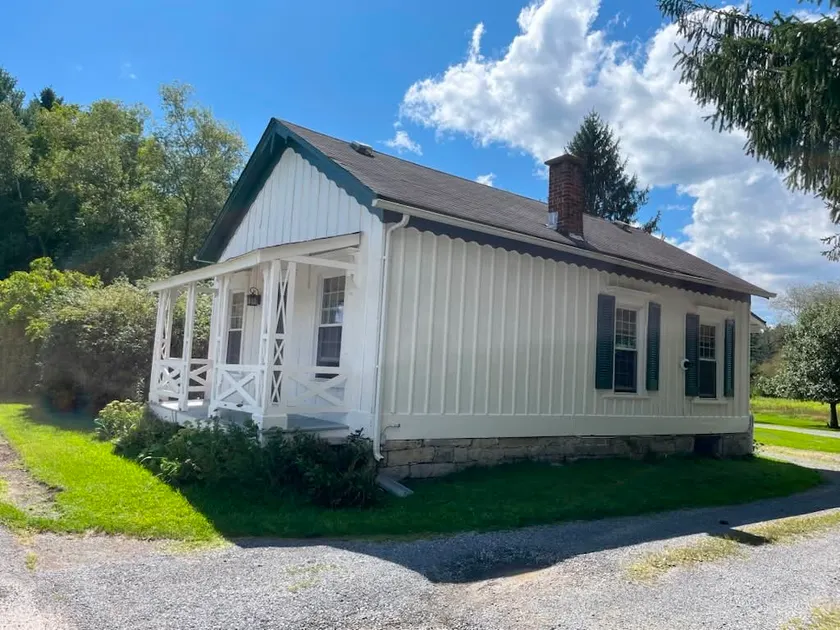 Historical 1800s Cottage - Image 1