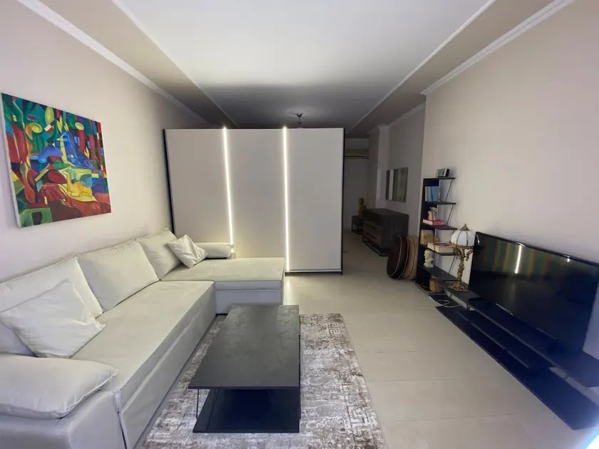 Modern Studio + Balcony | Free Parking - Image 1