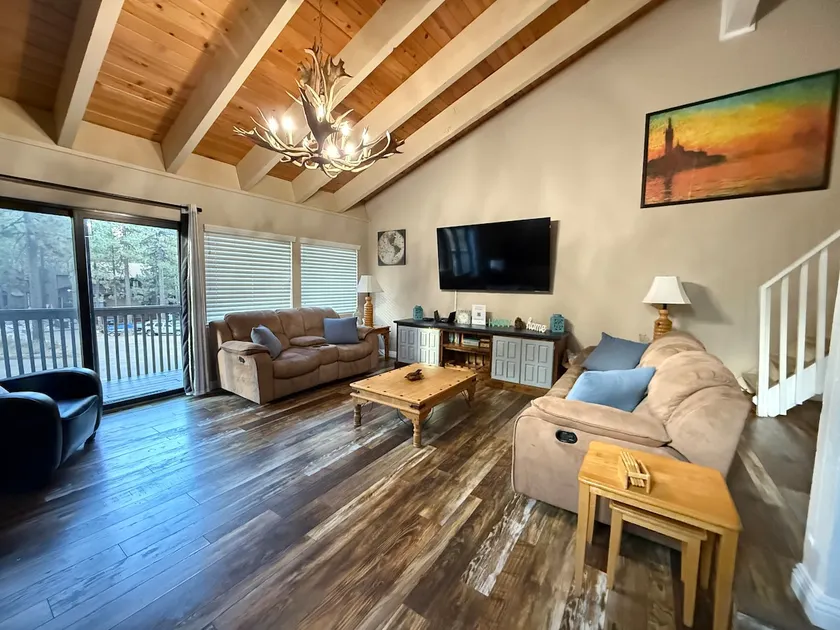 South Lake Tahoe 3 Story Condo Sleeps 8 WiFi - Image 1