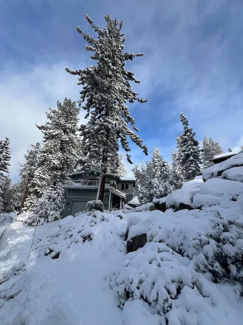 Beach & Ski Steps to Lake, 5 min to lifts & Golf ! - Image 1