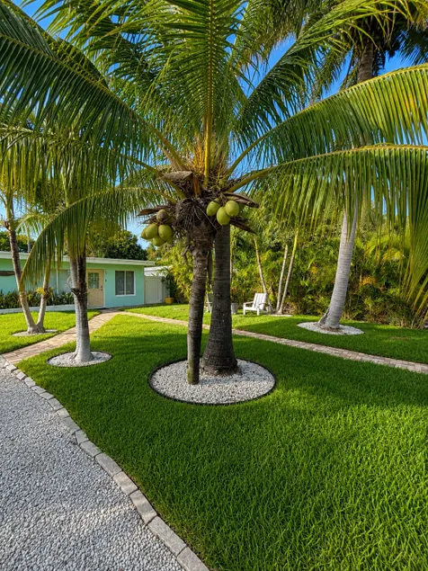 House by the beach in a secluded area - Image 1