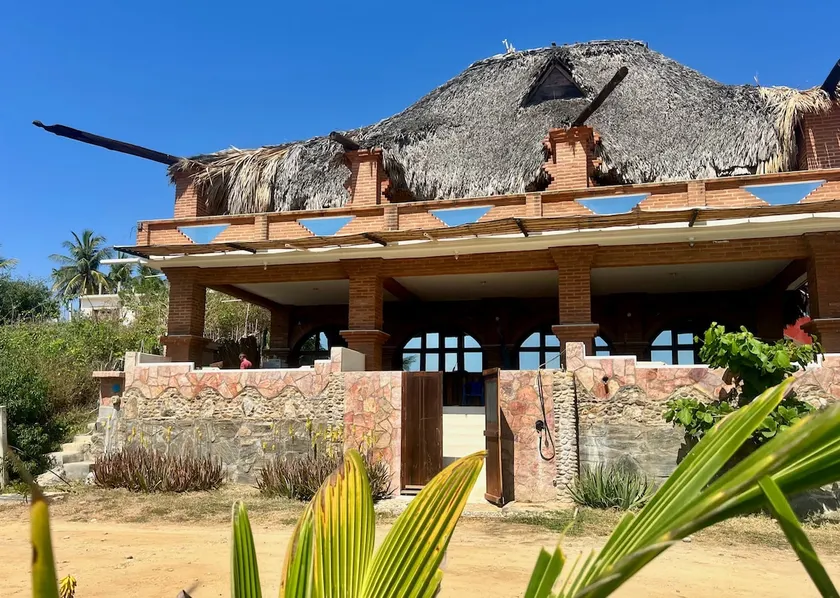 Beachfront - Private Floor, 4 Rooms - Casa 3 Lunas - Image 1