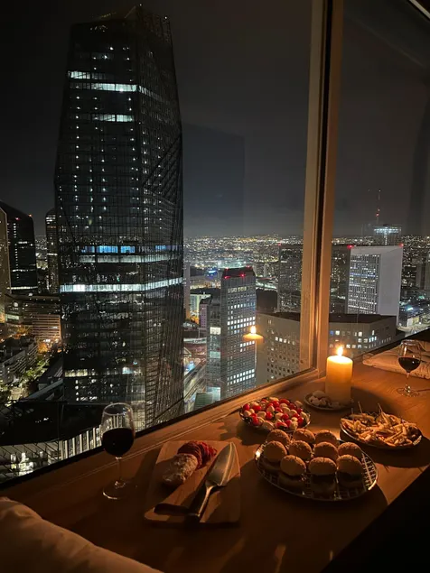 ”Skyline45” Luxury Suite and View on the 45th Floor - Image 1