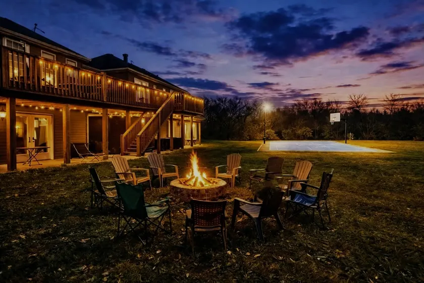 Sleeps 16 | 20 Acre Private Estate + Pond + Sports - Image 1