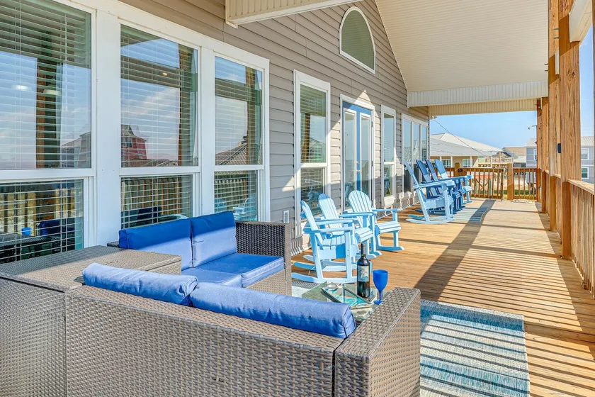 Upscale home, steps to beach, world class sunsets! - Image 1