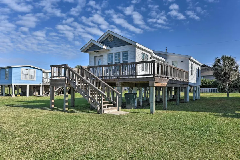 NY! Opskalere Galveston Cottage w / Wraparound Deck! - Image 1
