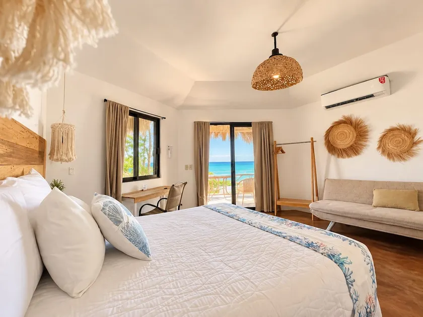 Beachfront Bungalow ”The Flowers” - Image 1