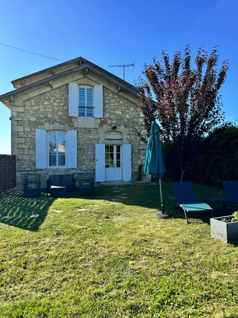 Clos Bon Pasteur in St-Emilion - Image 1