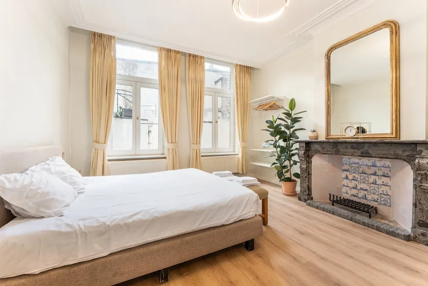 Flat with parking in historic center - Image 1