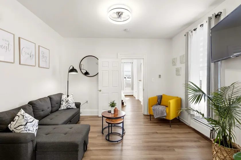 Urban chic modern apartment - Image 1