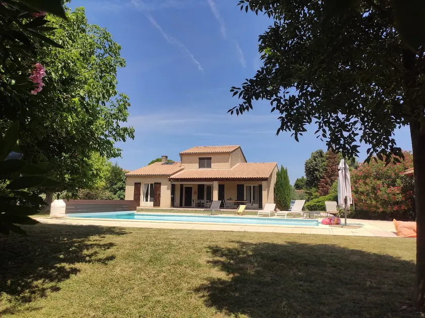 Beautiful modern villa of 150m2 on 3000m2 with heated swimming pool - Image 1