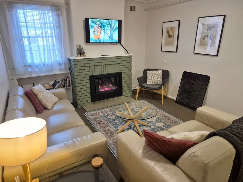 Enjoy Bathurst with Friends and Family, 4 Bedroom. - Image 1