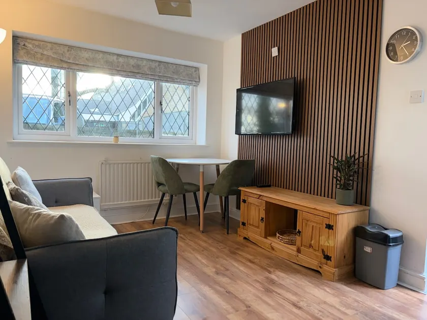 Lovely 1-Bed Apartment In Leeds - Image 1