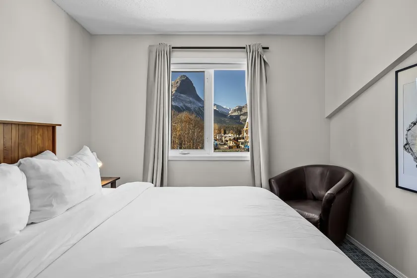 Air Conditioned Mount Rundle View Townhouse - Downtown Canmore - Image 1