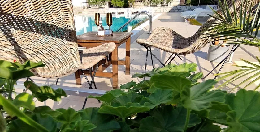 Seaside 1 BR Apartment, with Pool, 3+1 Guests - Image 1