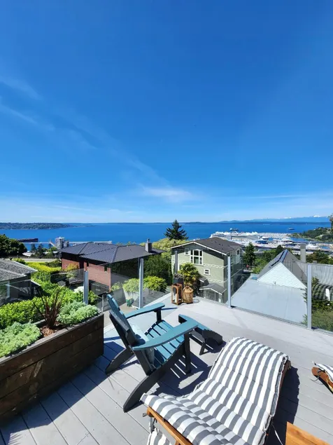 Spacious Modern City Home+Views+Hot tub+Parking - Image 1