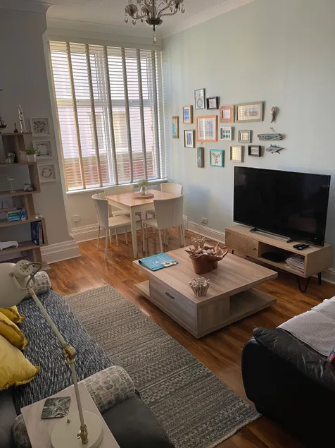 Beach Hideaway Cozy ground floor apartment - Image 1