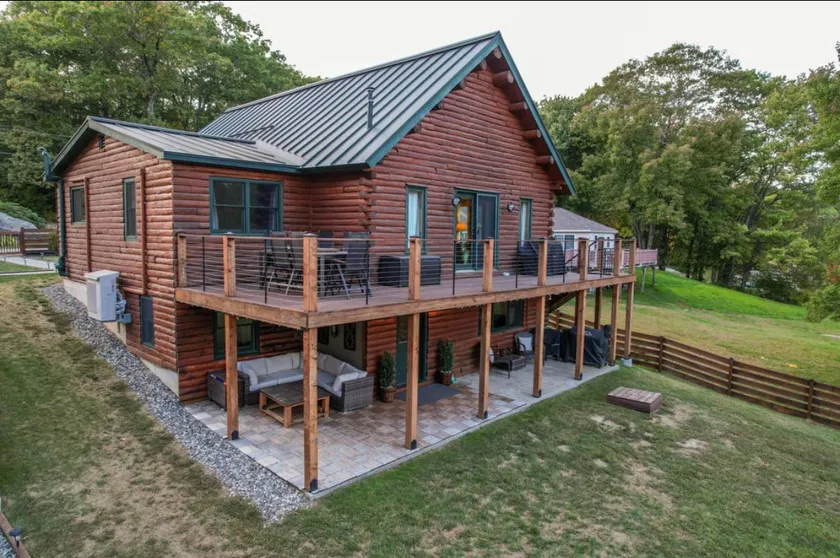 Luxurious Lakefront Log Home with Private Dock - Image 1