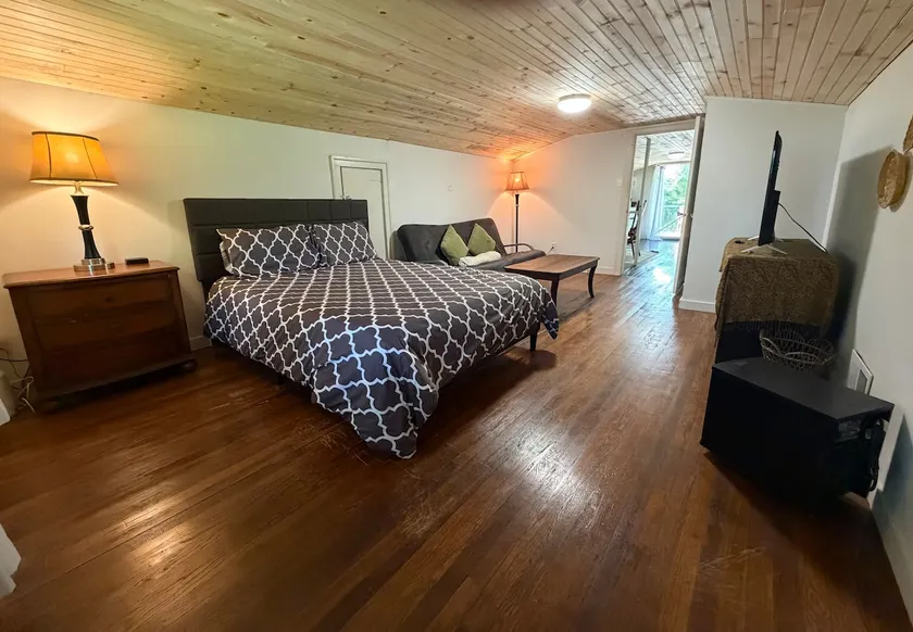 'Edith' Carriage House Getaway - I-75/Hamburg! - Image 1