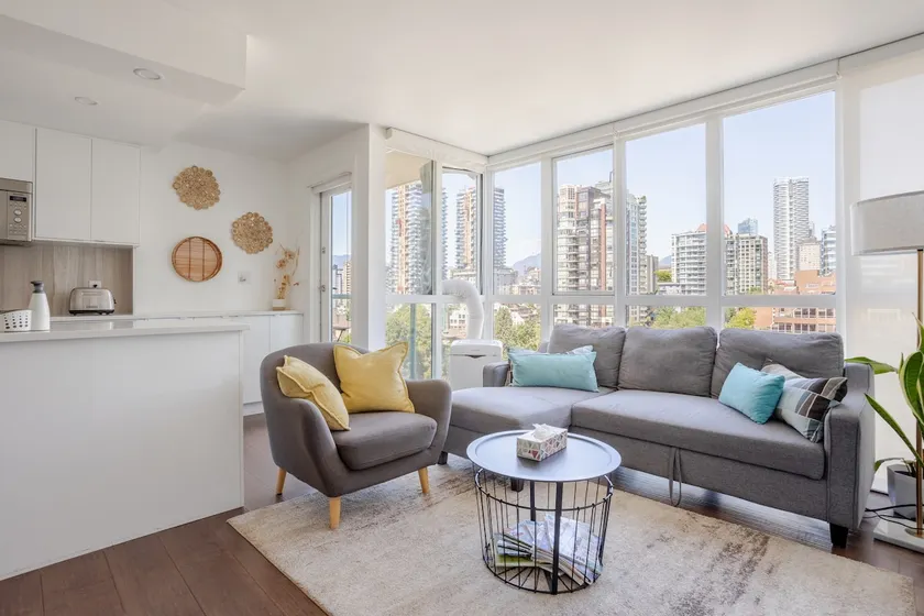 Sunset Beach Walk 2BD+2BA+1PRK Yaletown - Image 1