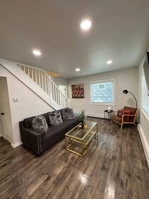 Charming Downtown 3 Bedroom Home - Image 1