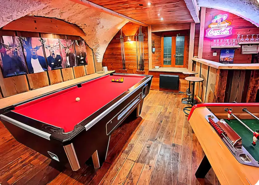 Luxury 6-bedroom chalet: Swimming spa, sauna, billiards, bar - Image 1