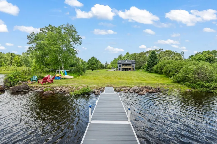 Une beauté au lever du soleil - à seulement un mile du centre-ville de Rangeley sur Haley Pond - Image 1