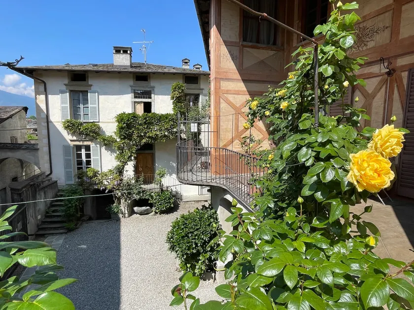La Rosa in historic Roseto del Drago - Image 1