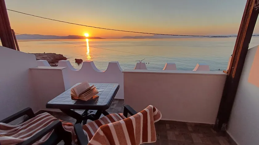 E2 Cavos Beachfront Studio • Panoramic Sea Views - Image 1