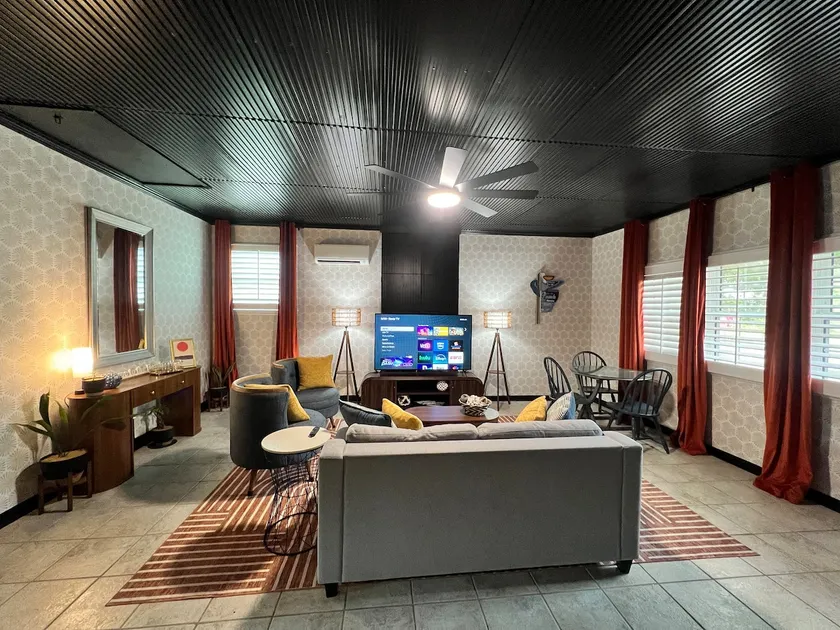 Blue door suite-near beach, downtown, airport, NAS - Image 1