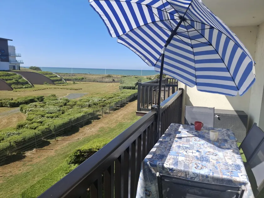 Cozy apartment, balcony with sea view, direct access to the beach - Image 1
