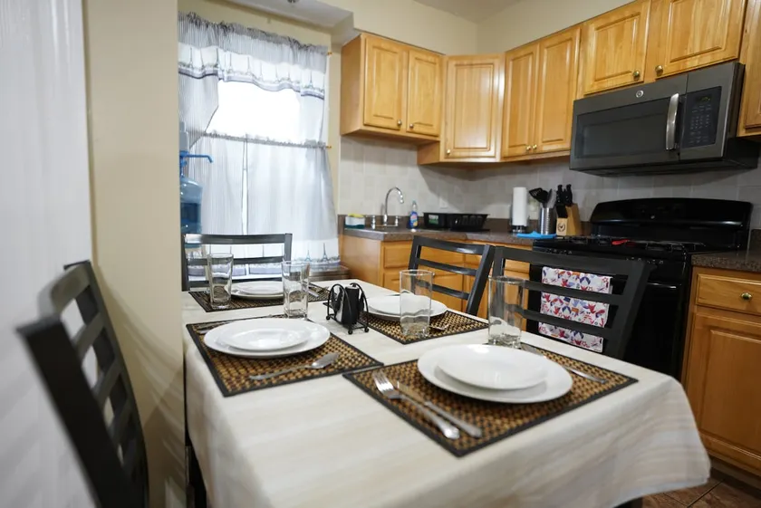 High Rise Near Time Square, W/ Fast Wifi - Image 1
