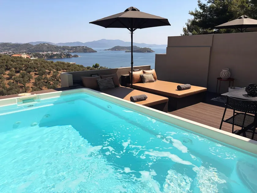 SUITE GEA BLANC AVEC PISCINE VUE MER IMPRENABLE - Image 1