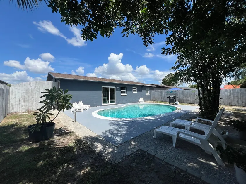 Private Pool · King Beds · Near Beach & Springs - Image 1
