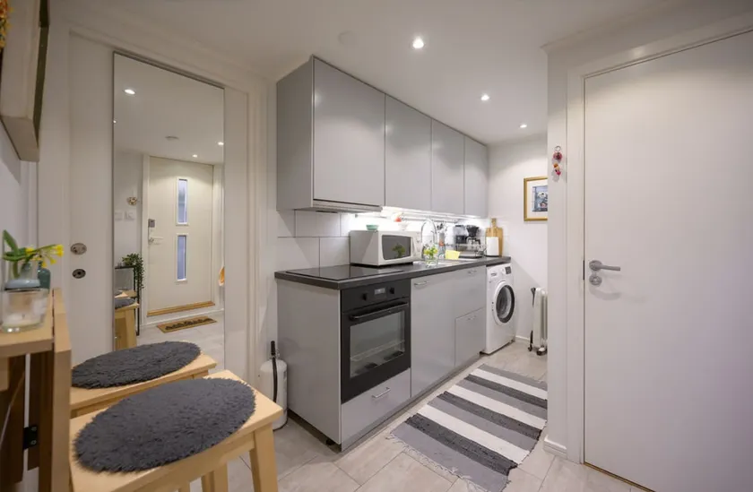Small basement studio in house, 15 min from city - Image 1