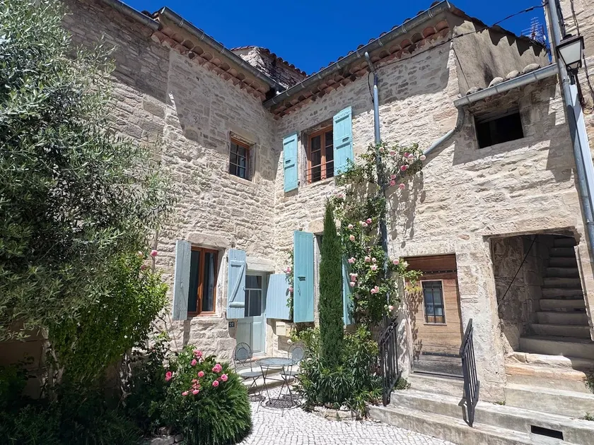 Apartamento inspirador en Barjac con vistas a la terraza sobre las montañas de Cevennes - Image 1