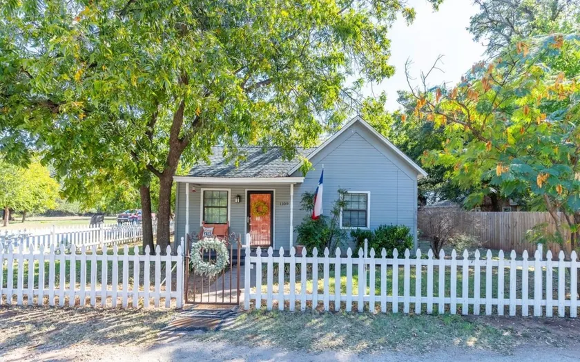 Southern Comfort: Cozy Retreat in Buffalo Gap, TX! - Image 1