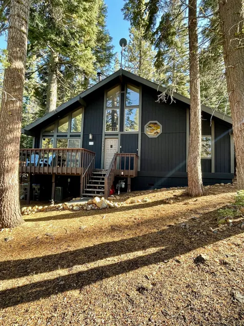 Truckee Adventure Cabin near Resorts + Restaurants - Image 1