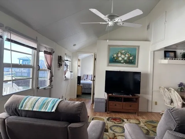 Lovely Waterfront Cottage On Nettles Island - Image 1