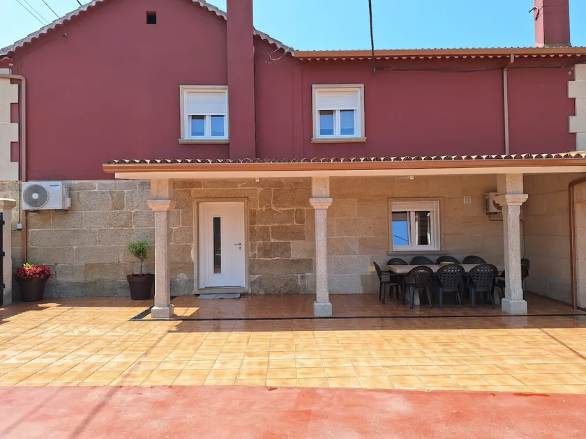 Centuries-old ”Rivas” house 200 meters from the beach. Marín. - Image 1