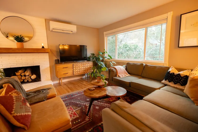Easy Eugene Stay w/ Yard, Space & Private Primary - Image 1