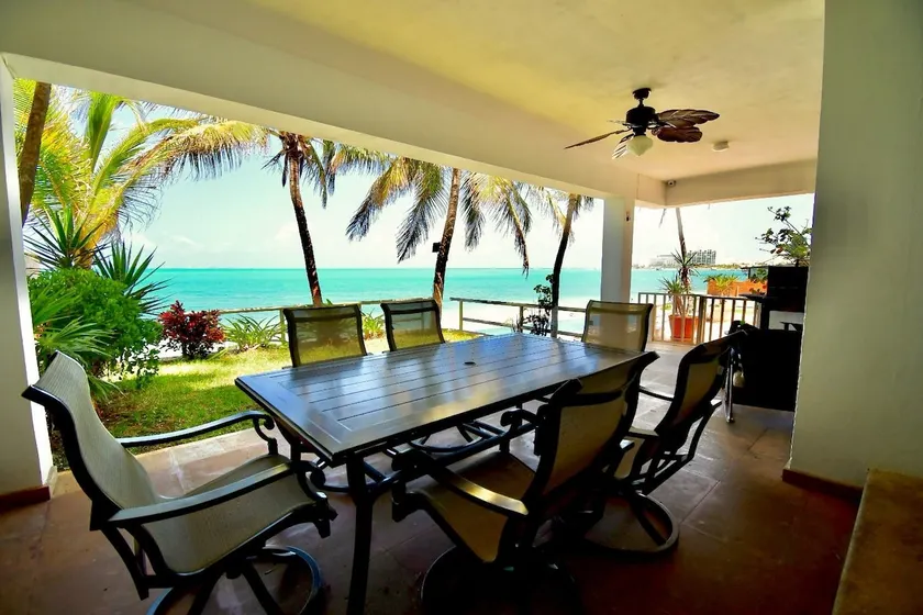 LUXURY RESIDENCE ON THE BEACH - Image 1