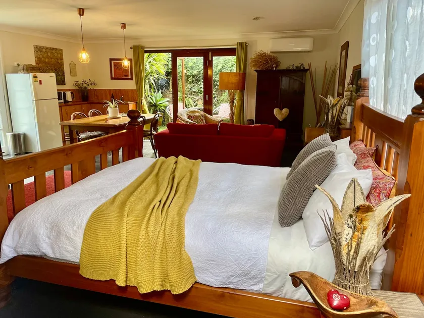 Private, luxe escape just moments from town - Image 1