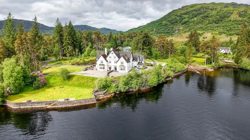 Gorgeous lakeside home in stunning national park - Image 1