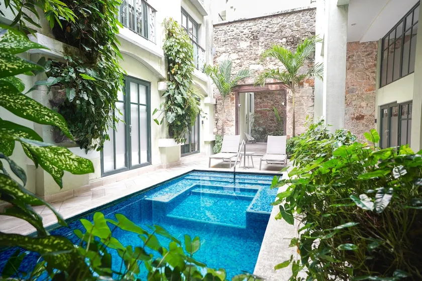 Duplex with pool in front of national theater D6 - Image 1